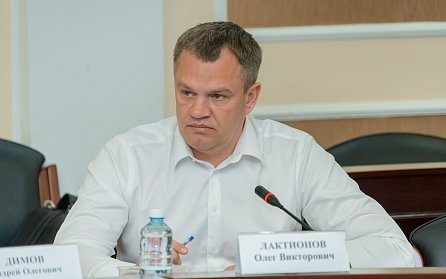 Парламентарии помогли юным футболистам